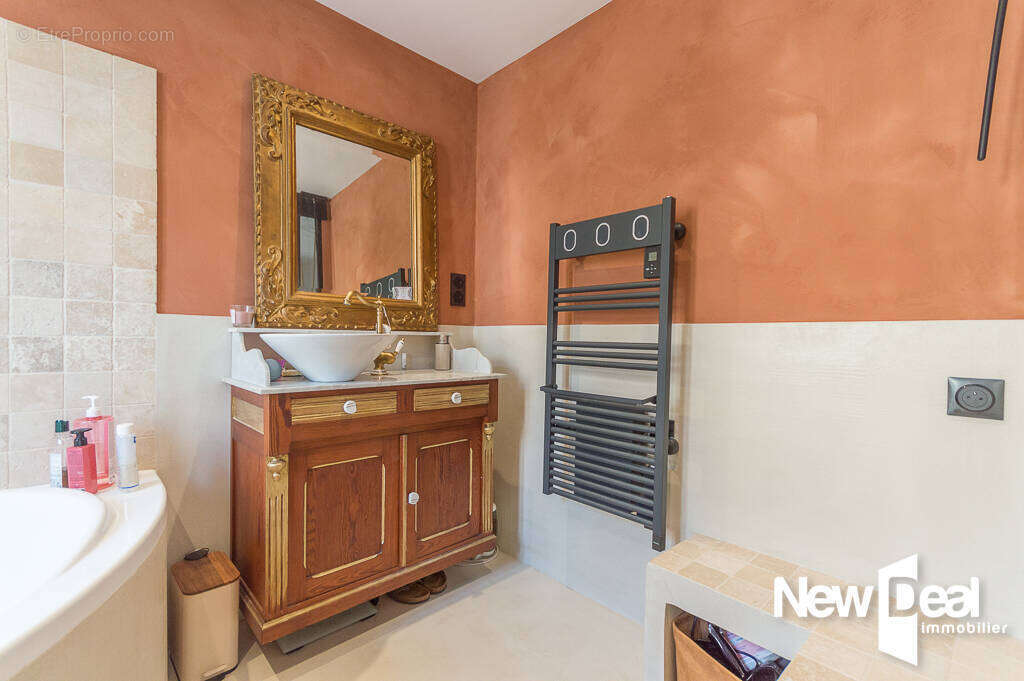 Maison à BAGNOLS-EN-FORET