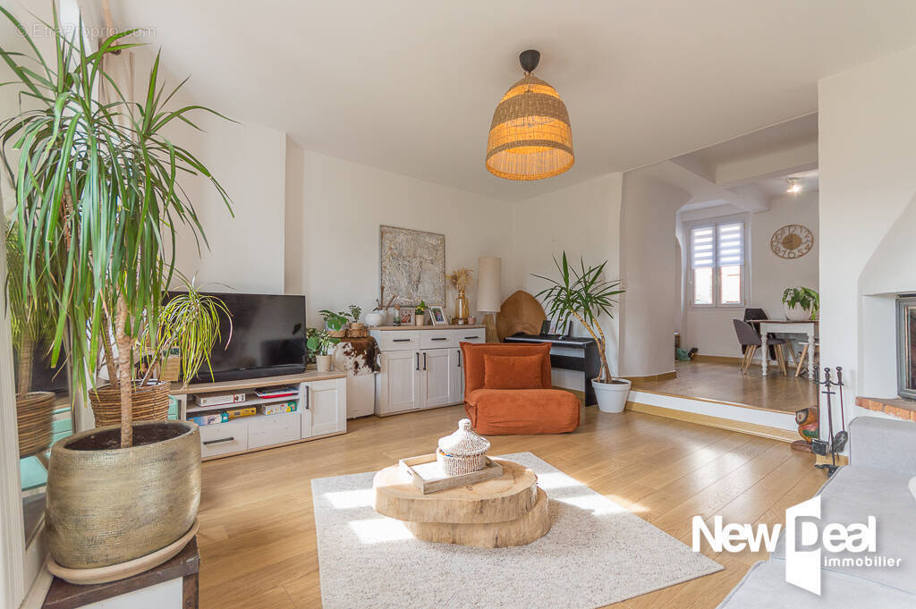 Maison à BAGNOLS-EN-FORET