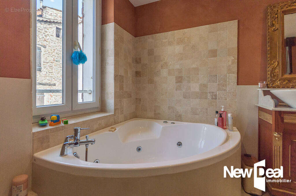 Maison à BAGNOLS-EN-FORET