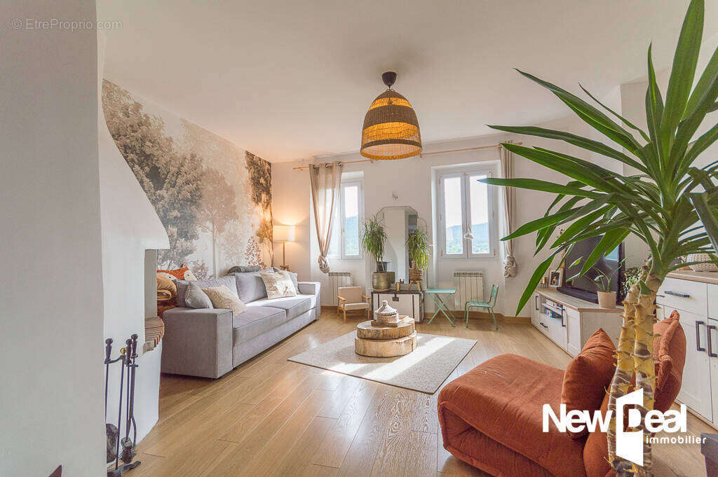 Maison à BAGNOLS-EN-FORET