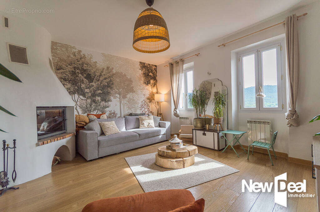 Maison à BAGNOLS-EN-FORET