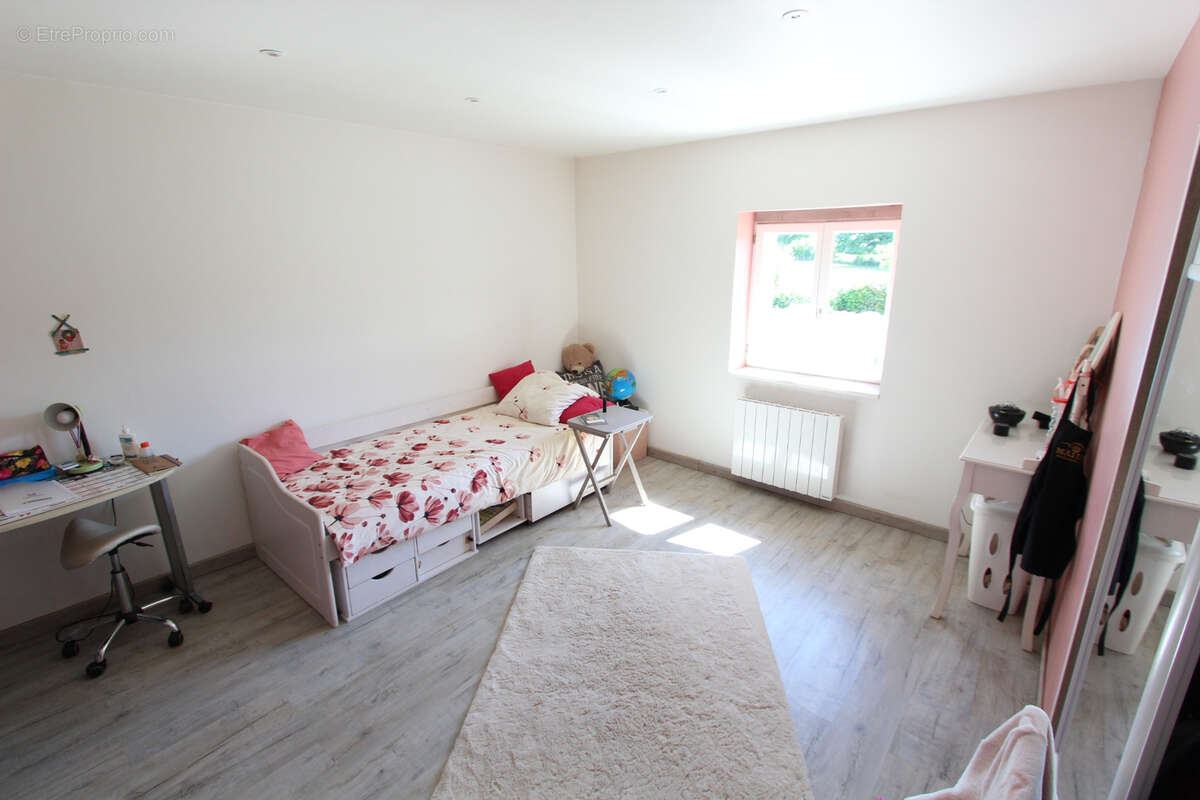 Maison à JUSSY-LE-CHAUDRIER