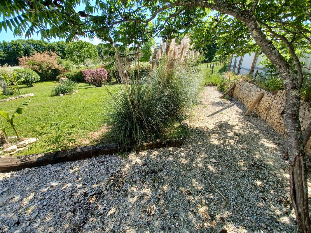 Maison à JUSSY-LE-CHAUDRIER