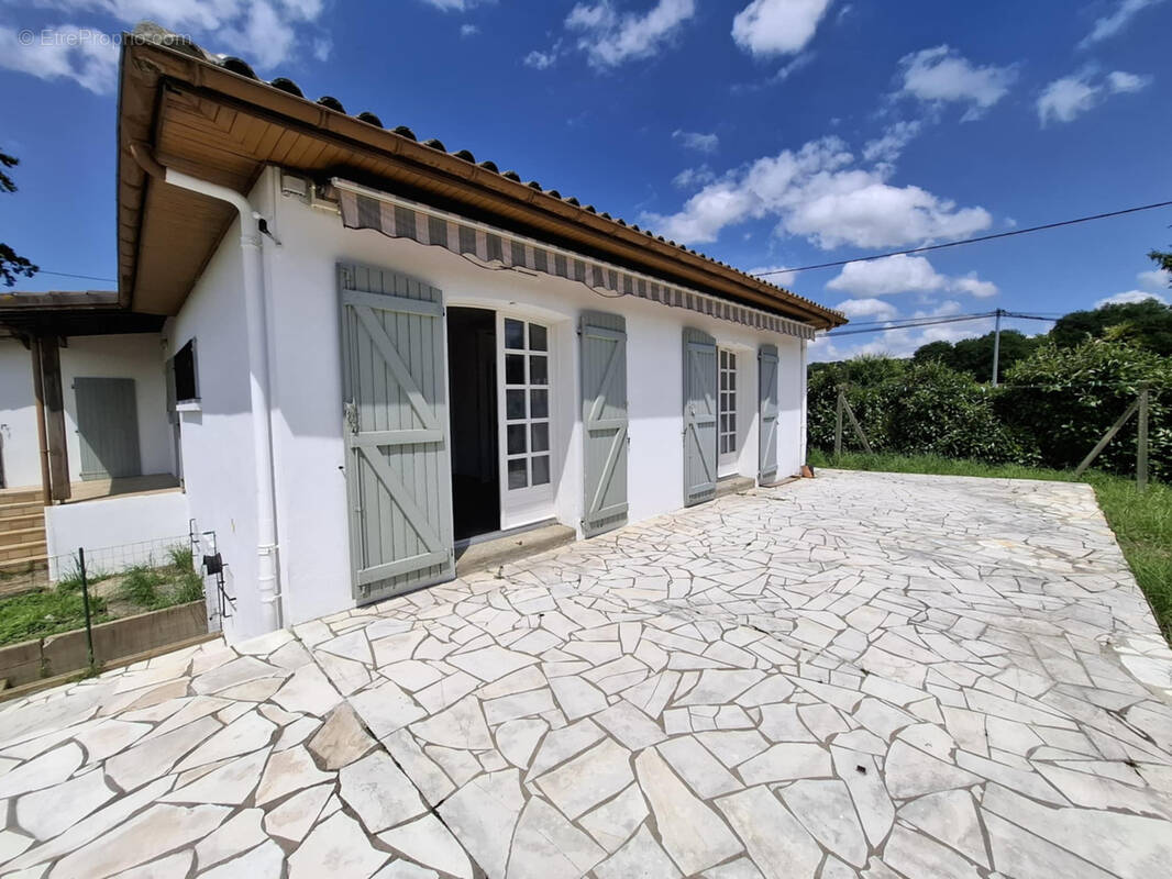 Maison à ATHOS-ASPIS