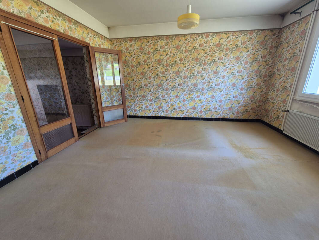 Maison à FLEURY-LA-VALLEE