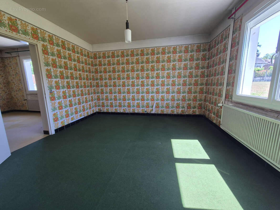 Maison à FLEURY-LA-VALLEE