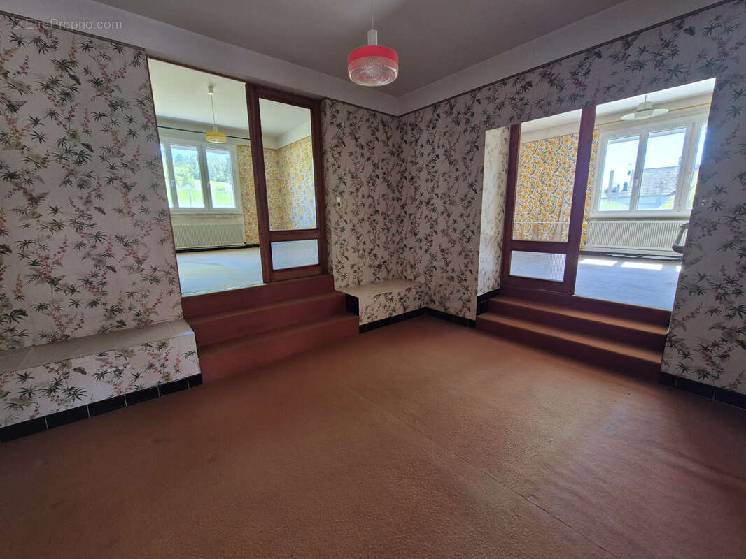 Maison à FLEURY-LA-VALLEE