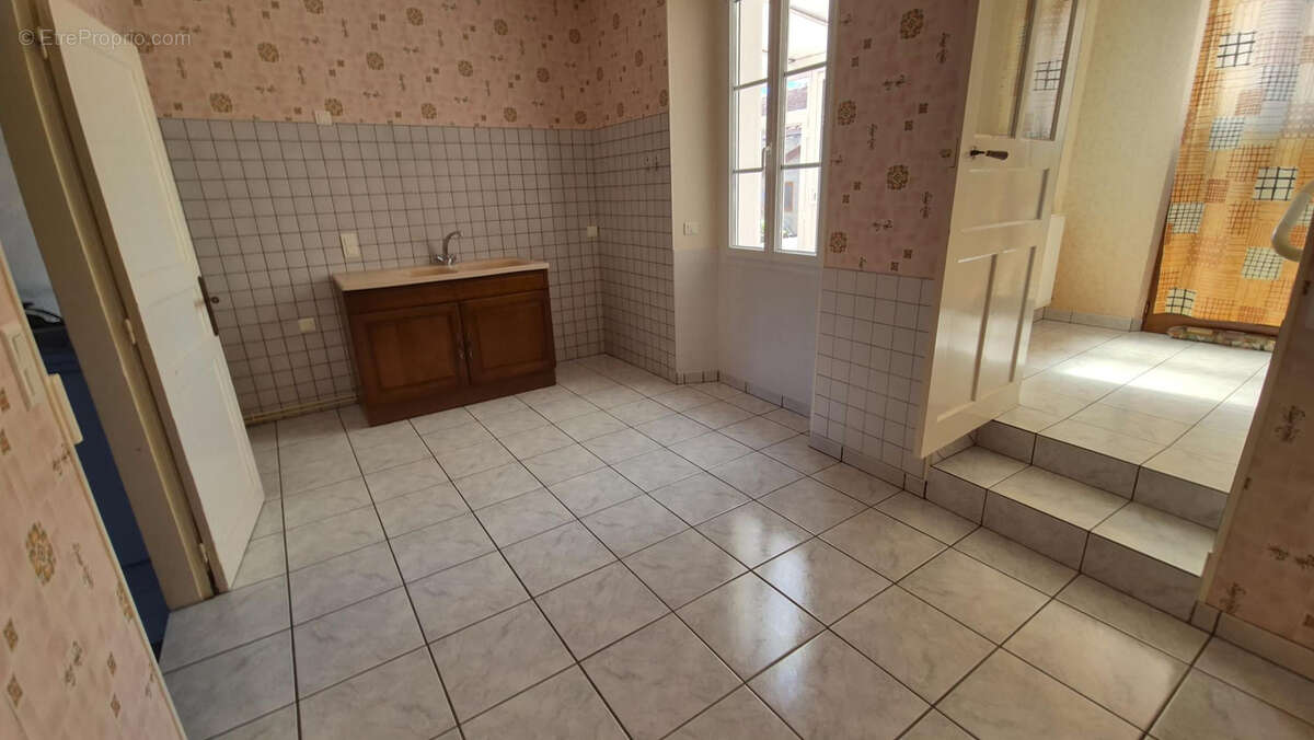 Maison à FLEURY-LA-VALLEE