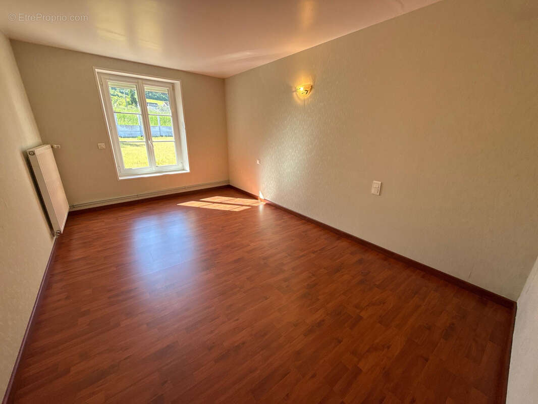 Maison à FLEURY-LA-VALLEE