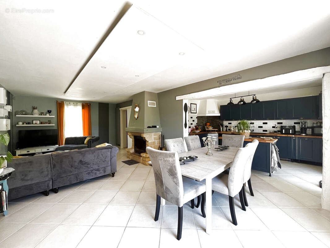 Maison à CRECY-LA-CHAPELLE