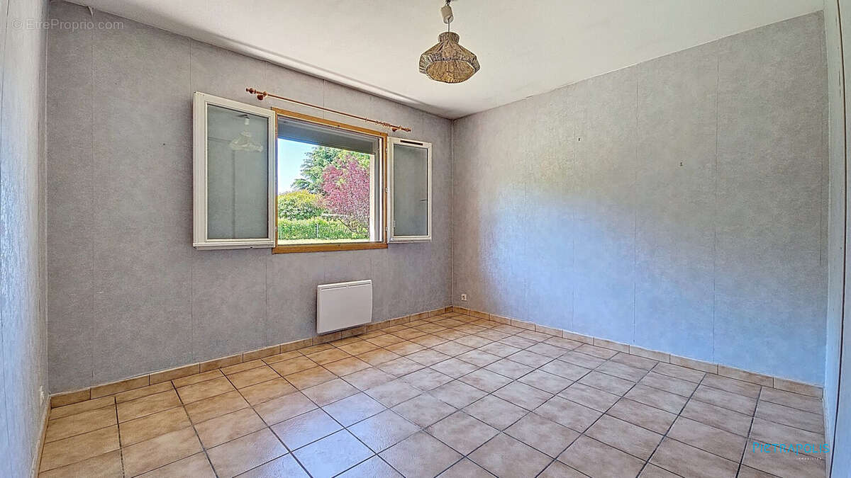 Maison à EYZIN-PINET