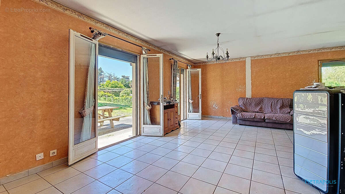 Maison à EYZIN-PINET