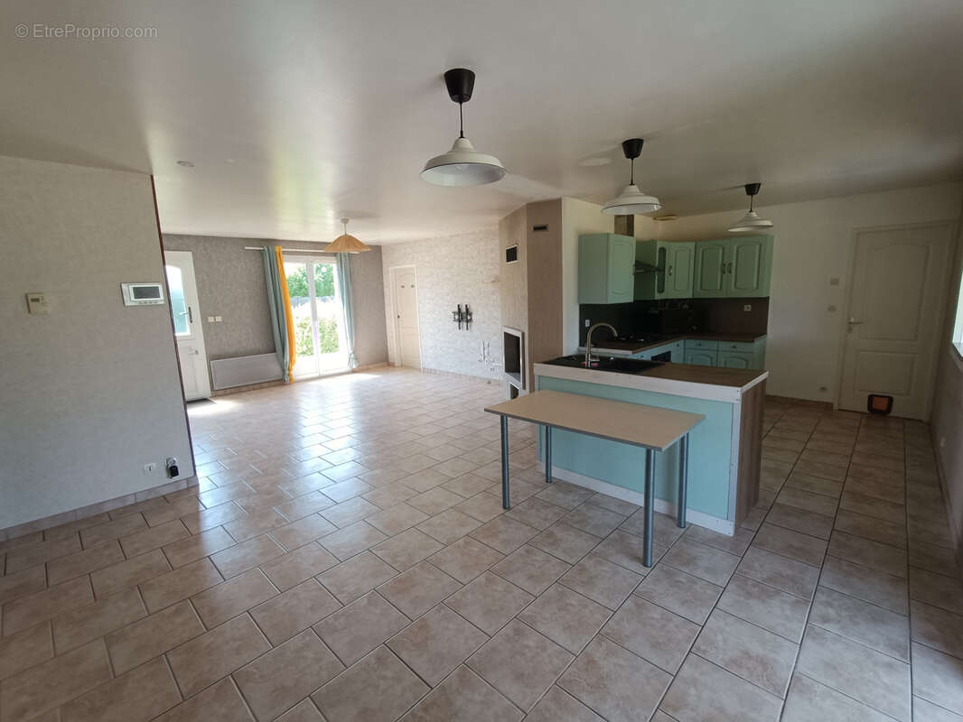 Maison à SAINT-MARTIN-DES-CHAMPS