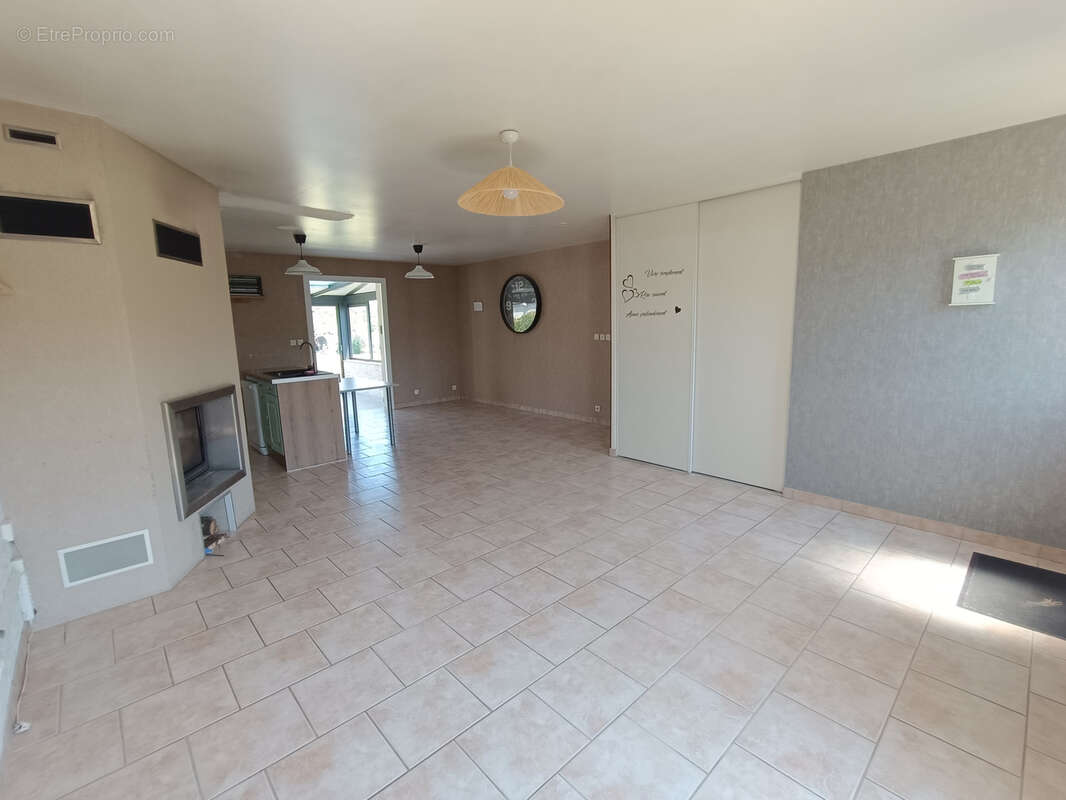 Maison à SAINT-MARTIN-DES-CHAMPS