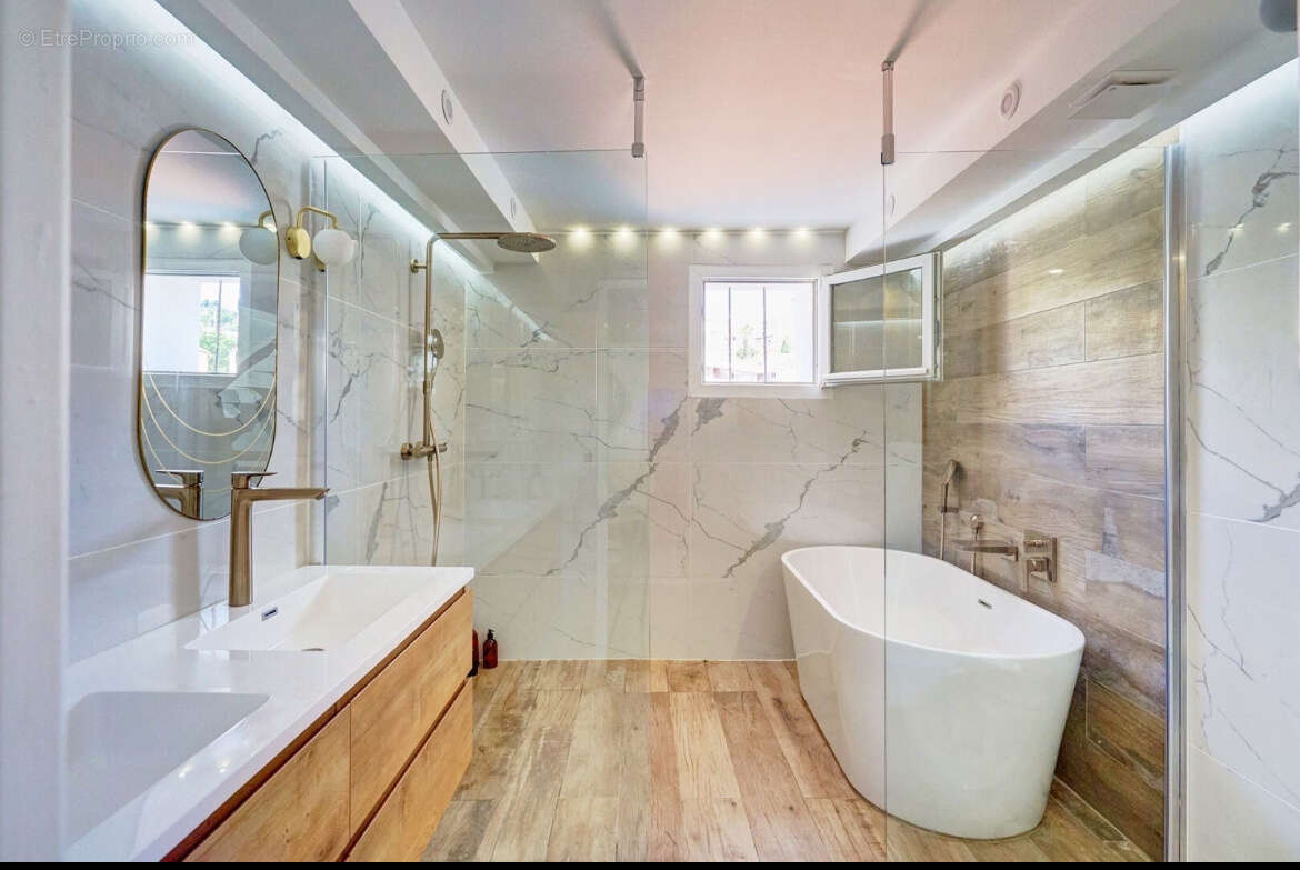 Appartement à MARSEILLE-7E