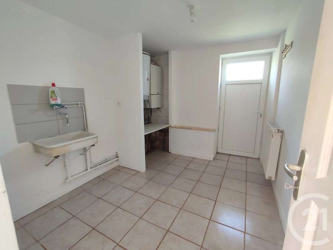 Maison à SAINT-CYR-LE-GRAVELAIS