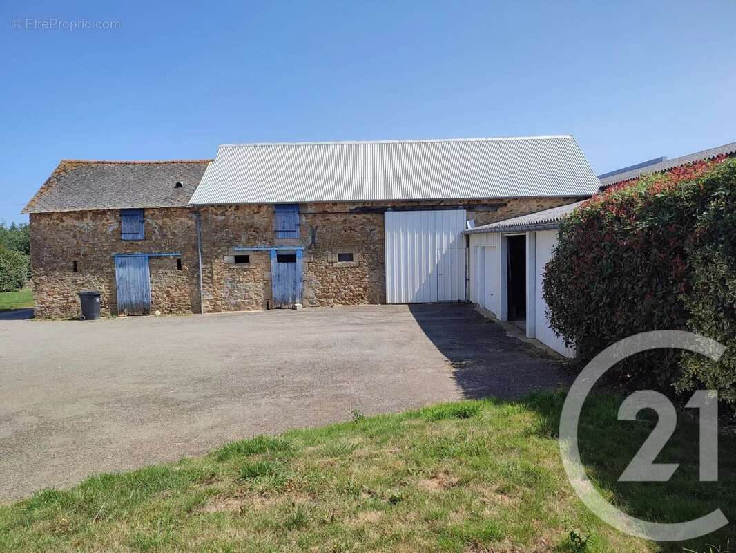 Maison à SAINT-CYR-LE-GRAVELAIS