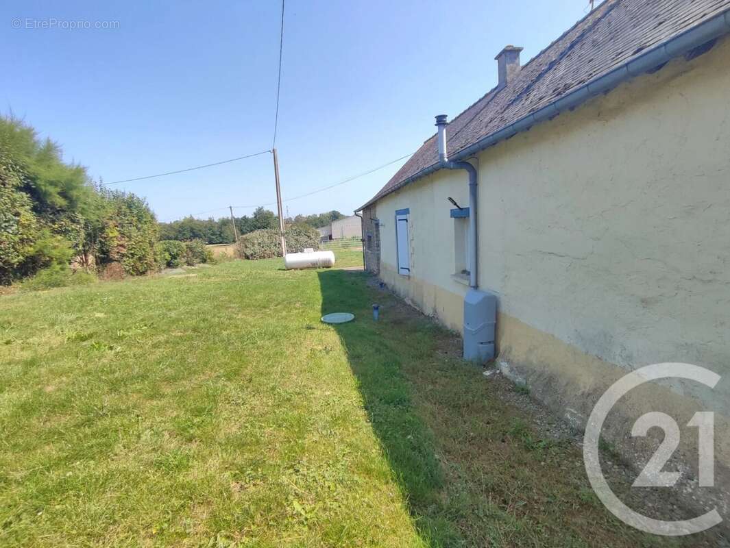 Maison à SAINT-CYR-LE-GRAVELAIS