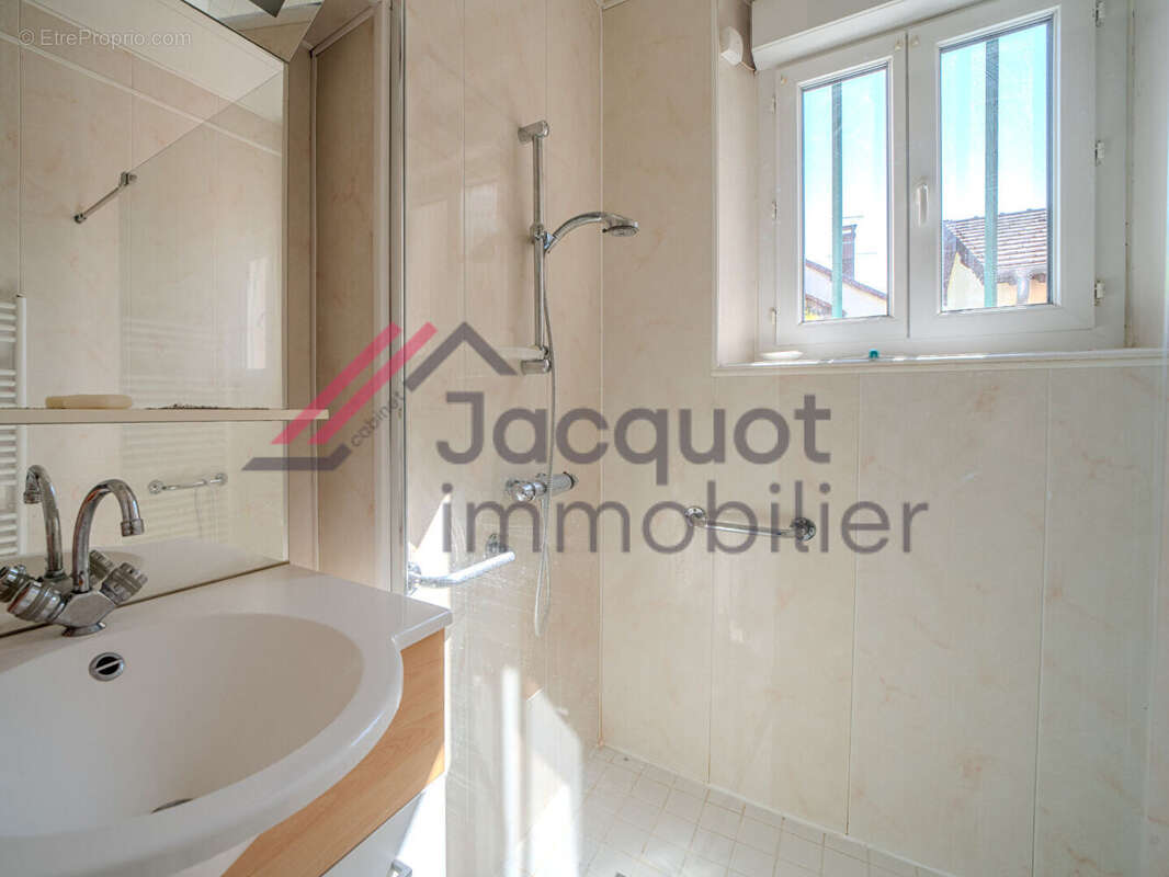 Maison à LONS-LE-SAUNIER