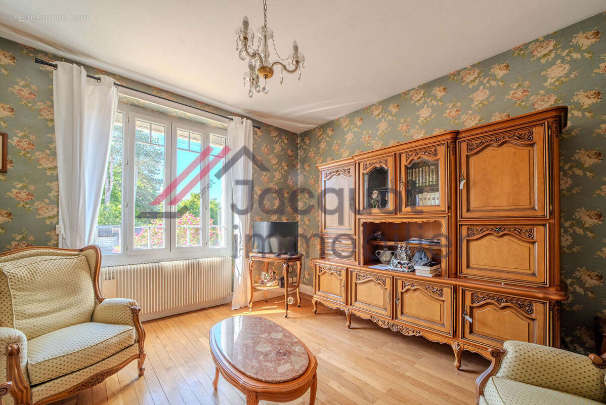 Maison à LONS-LE-SAUNIER