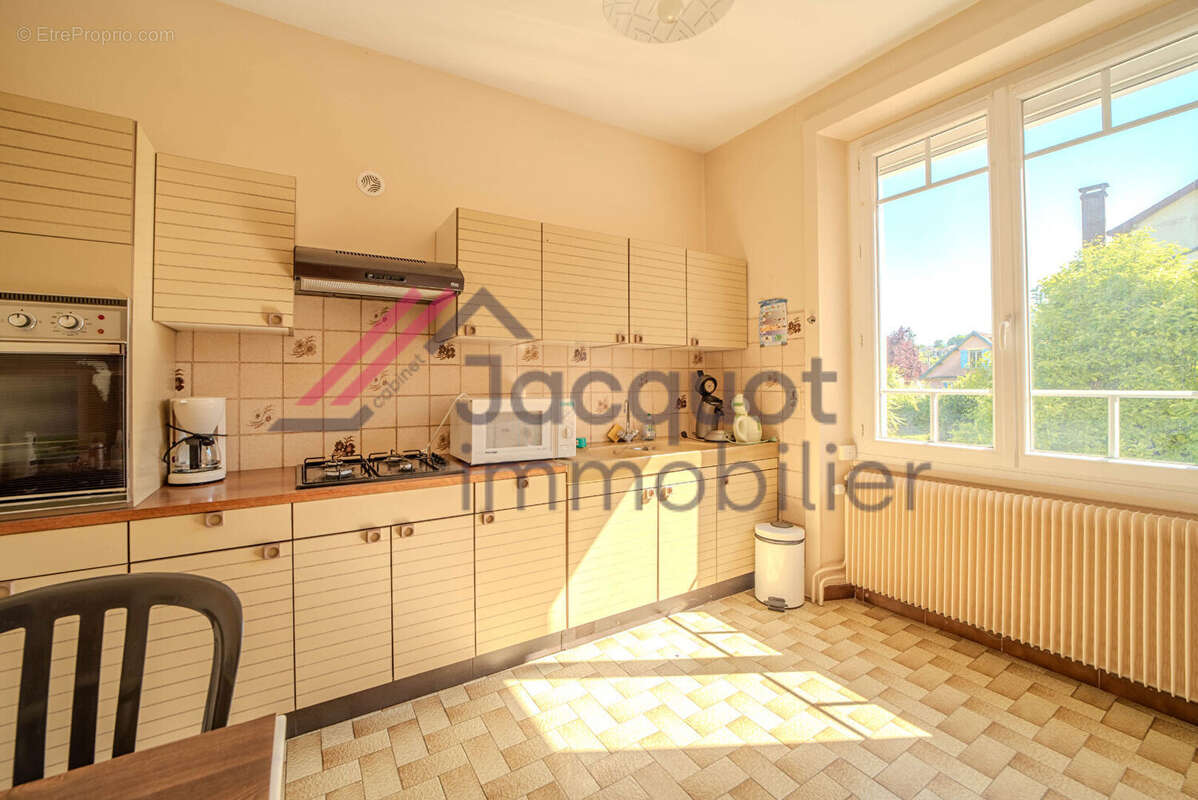 Maison à LONS-LE-SAUNIER