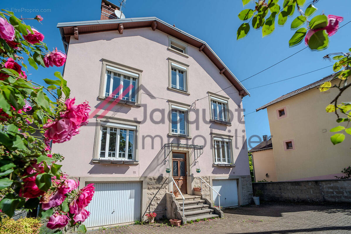 Maison à LONS-LE-SAUNIER