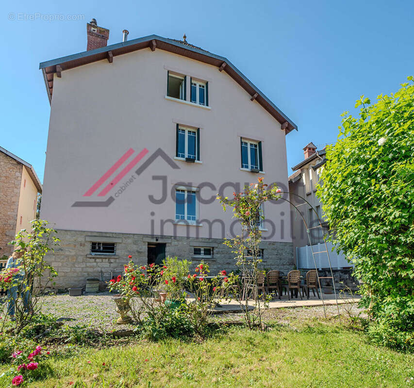 Maison à LONS-LE-SAUNIER