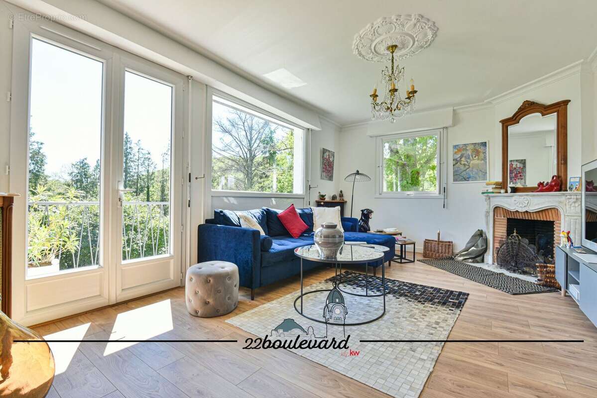 Maison à CONDAT-SUR-VIENNE