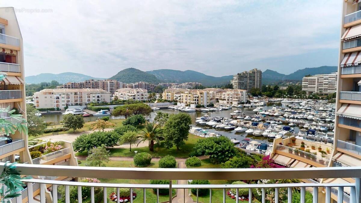 Appartement à MANDELIEU-LA-NAPOULE