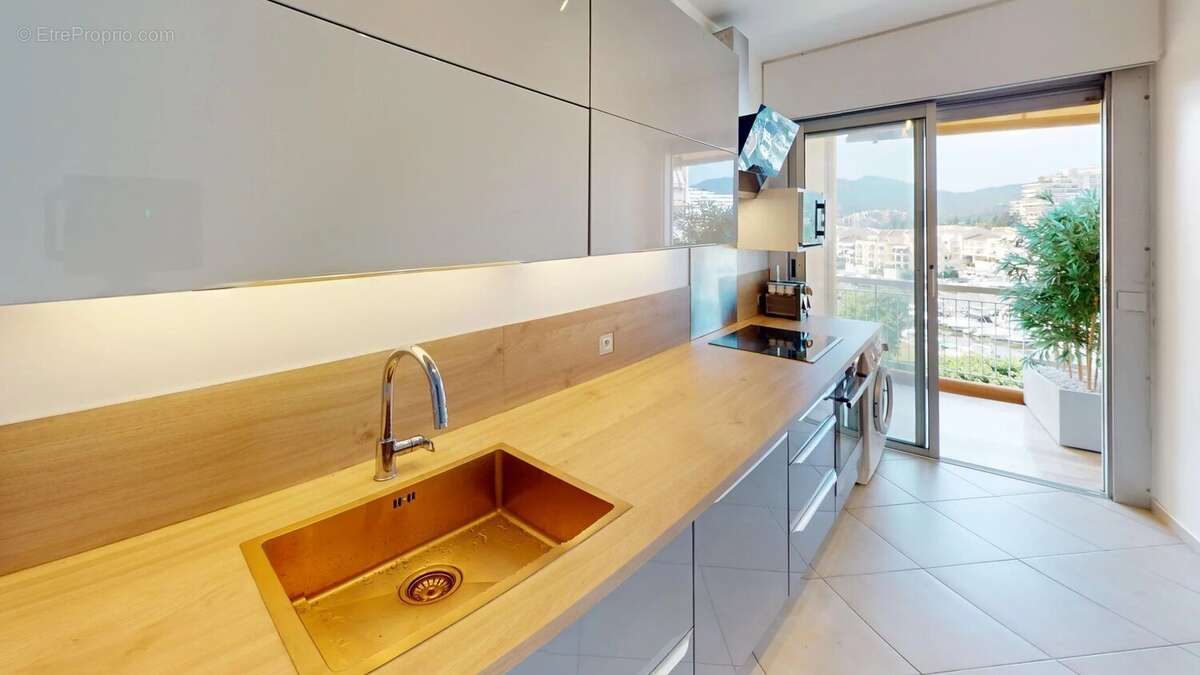 Appartement à MANDELIEU-LA-NAPOULE