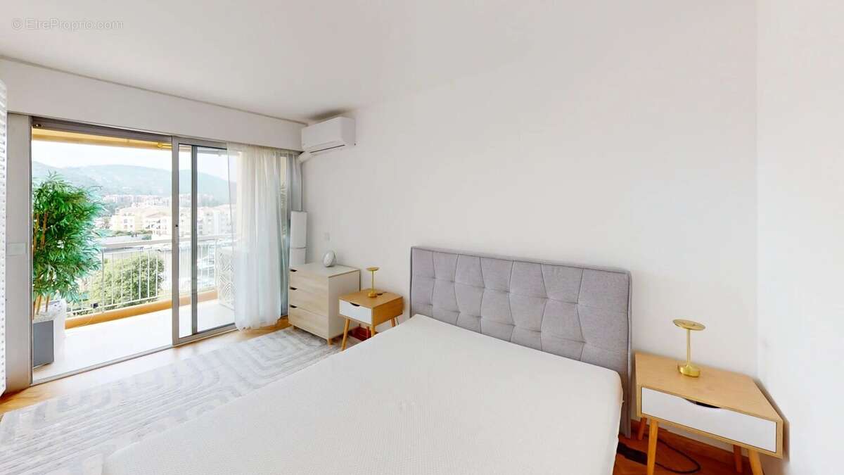 Appartement à MANDELIEU-LA-NAPOULE