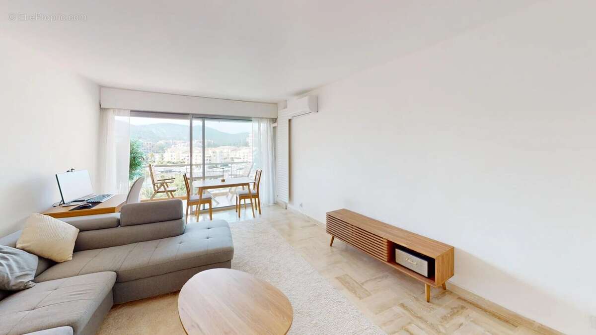 Appartement à MANDELIEU-LA-NAPOULE