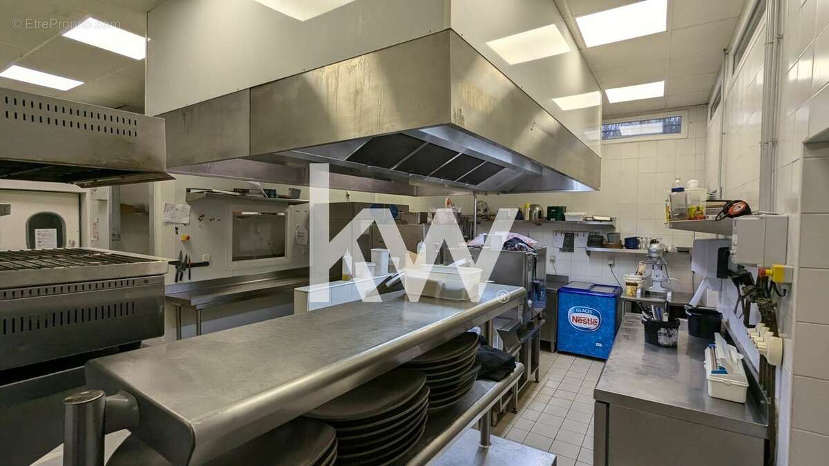 Commerce à MEYREUIL