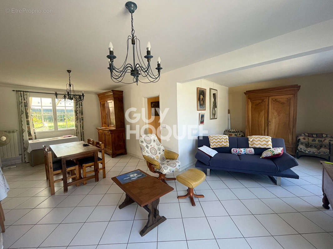 Maison à FONTAINE-LE-COMTE