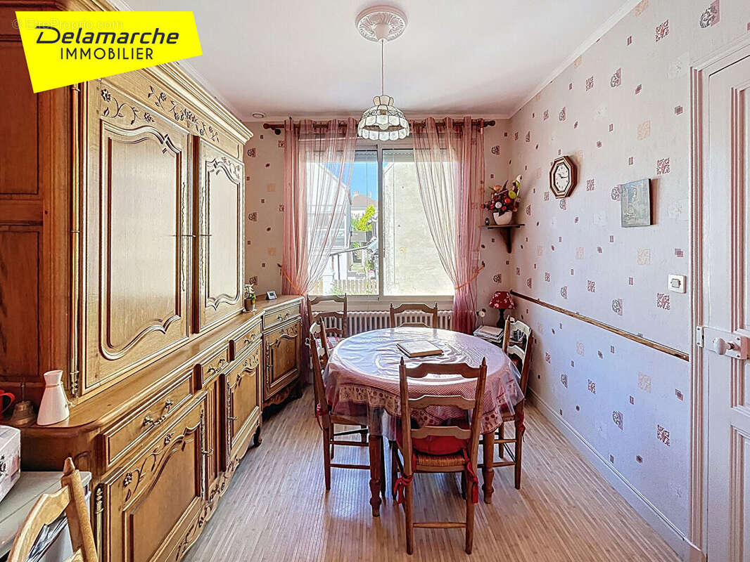 Maison à DONVILLE-LES-BAINS