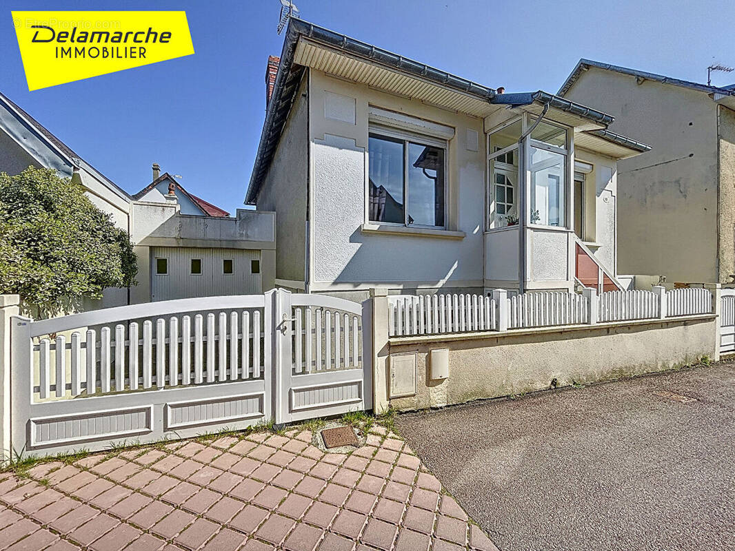 Maison à DONVILLE-LES-BAINS