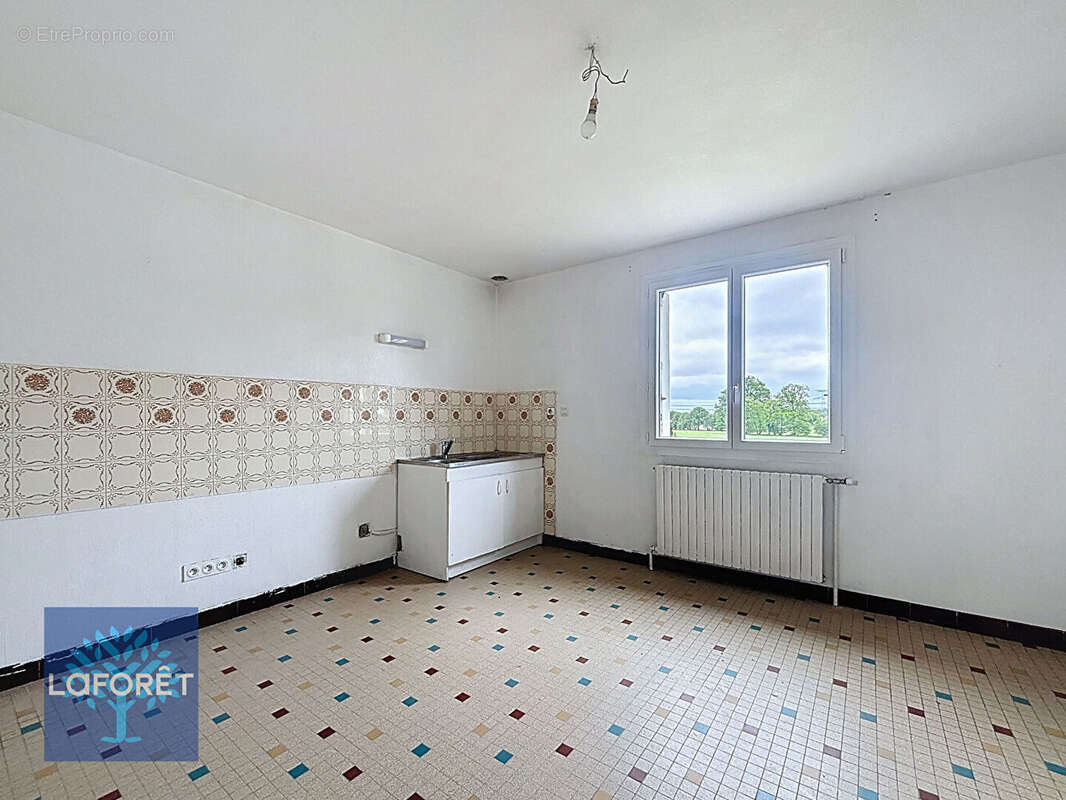 Maison à FOUGEROLLES-DU-PLESSIS