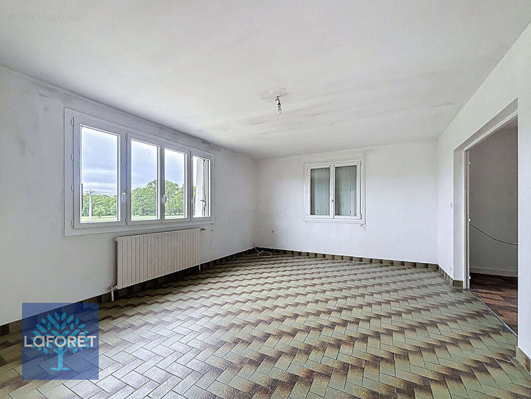 Maison à FOUGEROLLES-DU-PLESSIS