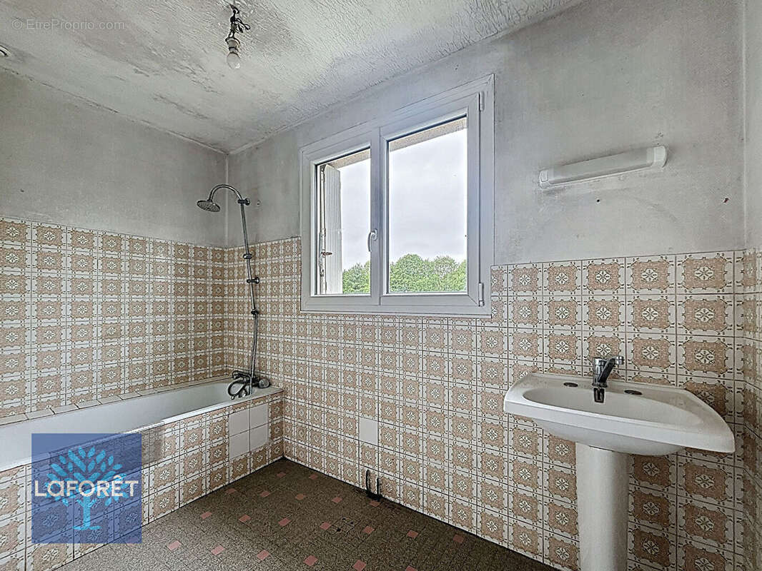 Maison à FOUGEROLLES-DU-PLESSIS