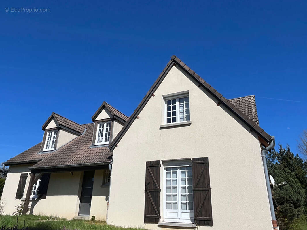 Maison à LES AYVELLES