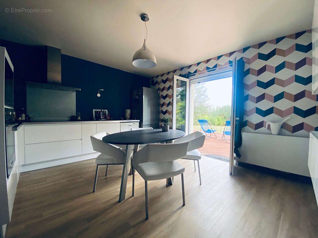 Maison à LES AYVELLES