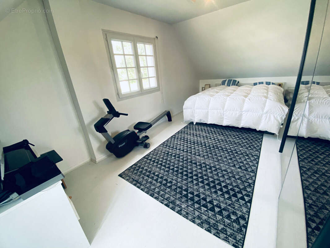 Maison à LES AYVELLES