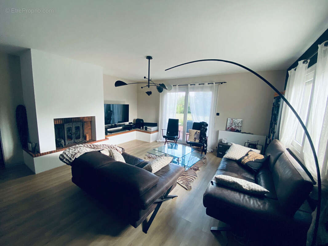 Maison à LES AYVELLES