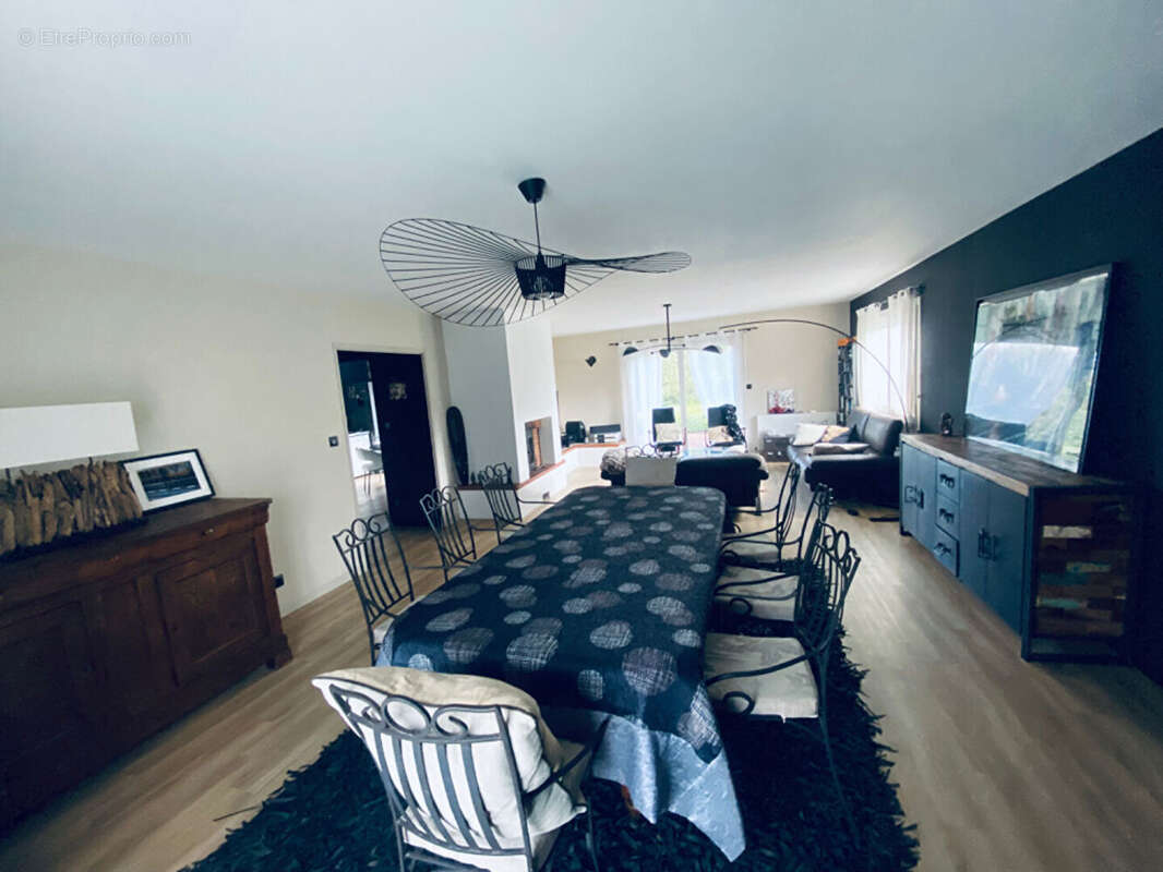 Maison à LES AYVELLES