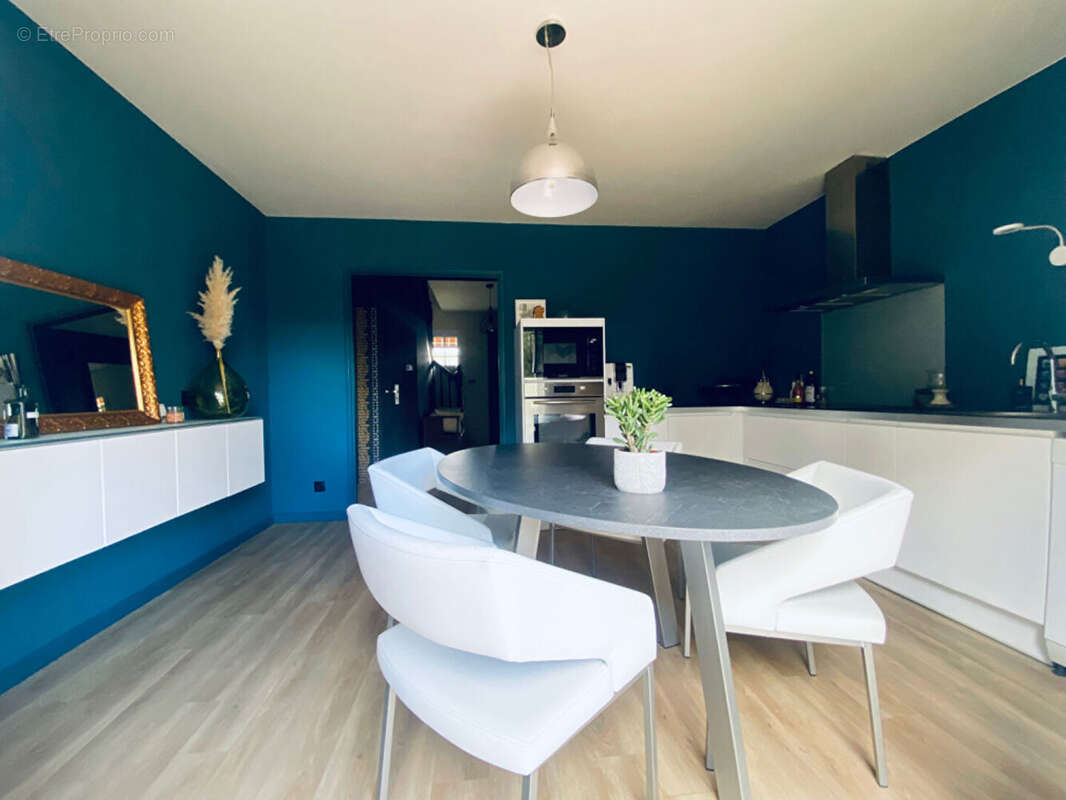 Maison à LES AYVELLES