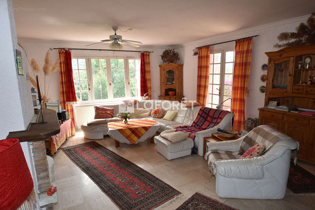 Maison à BAGNOLS-EN-FORET