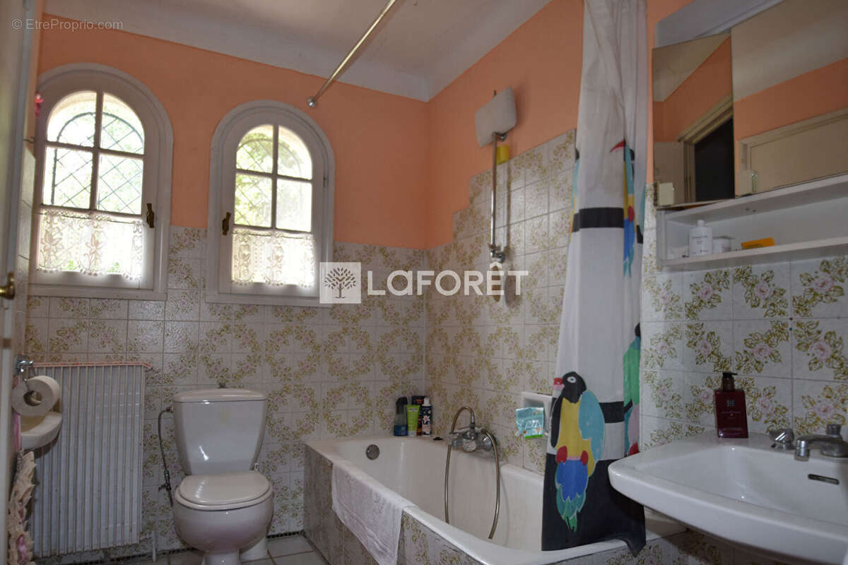 Maison à BAGNOLS-EN-FORET