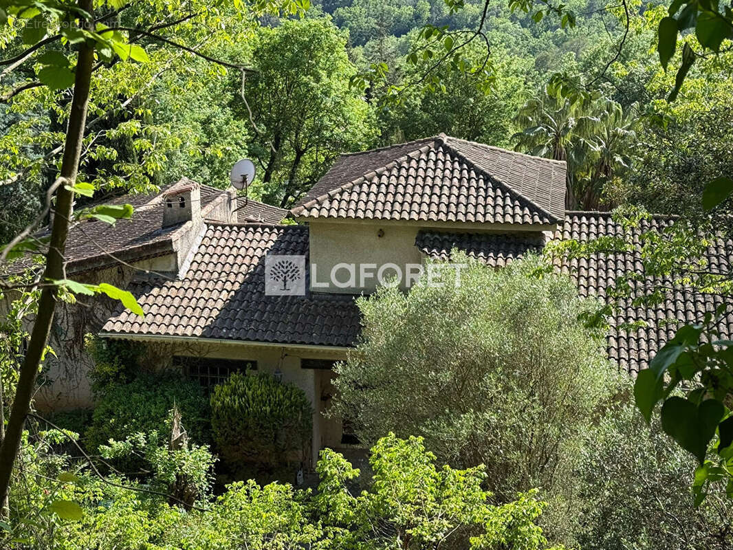 Maison à BAGNOLS-EN-FORET