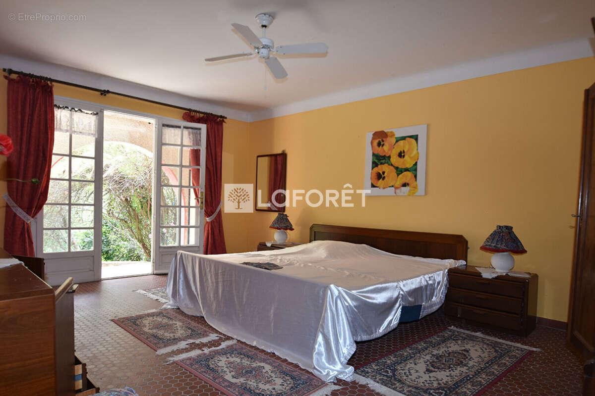 Maison à BAGNOLS-EN-FORET