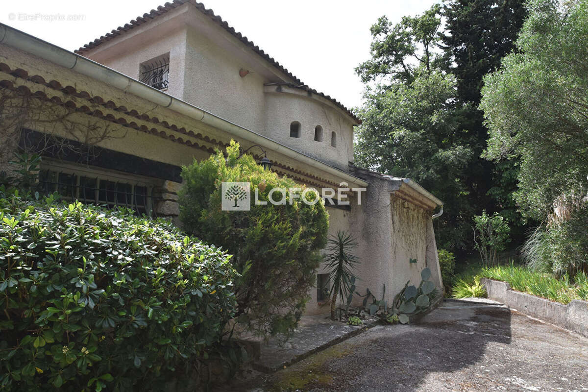 Maison à BAGNOLS-EN-FORET